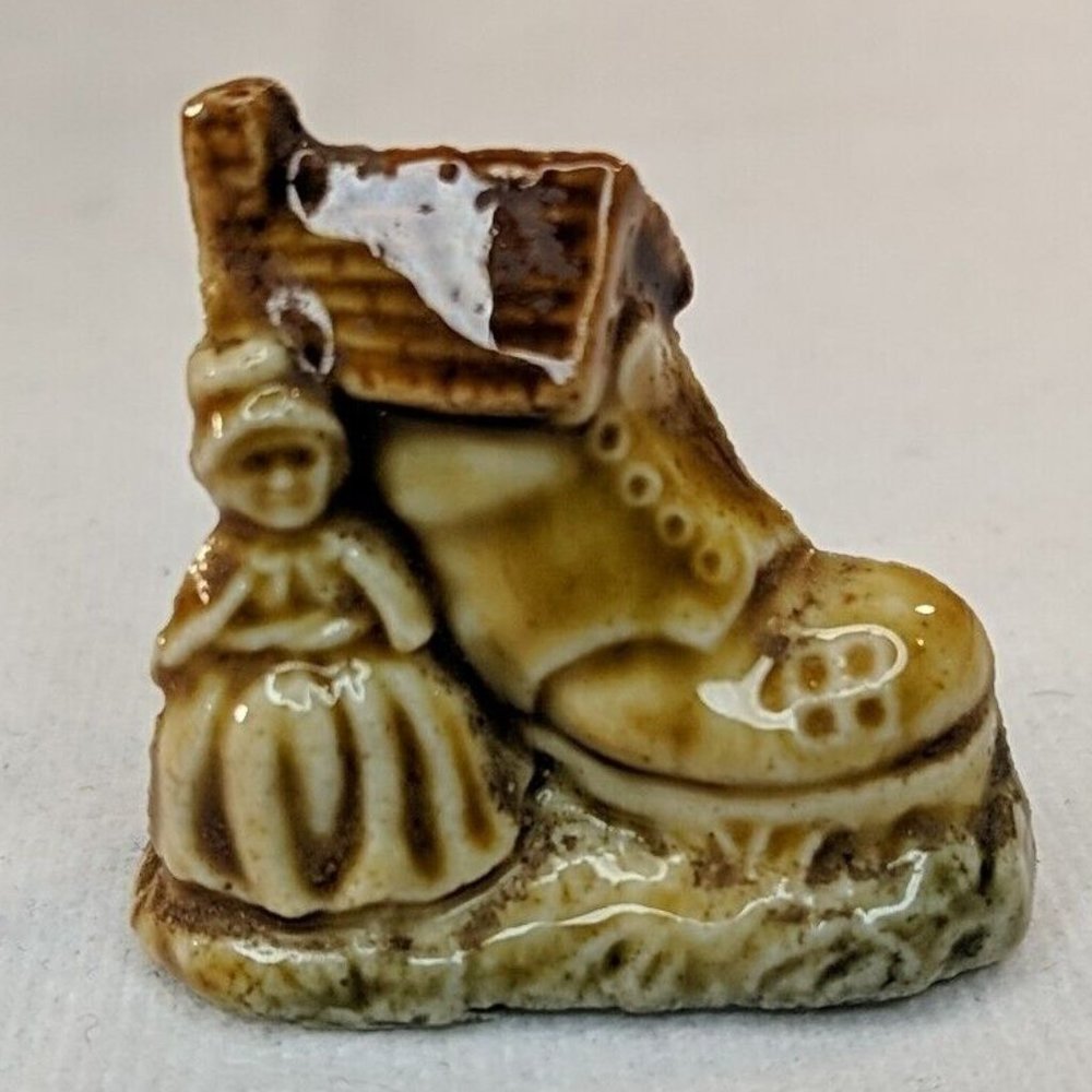 VTG Wade England Old Woman Lived in a Shoe Porcelain Figurine Rose Tea Whimsies